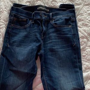 mid rise dark blue jeans// size: 2R